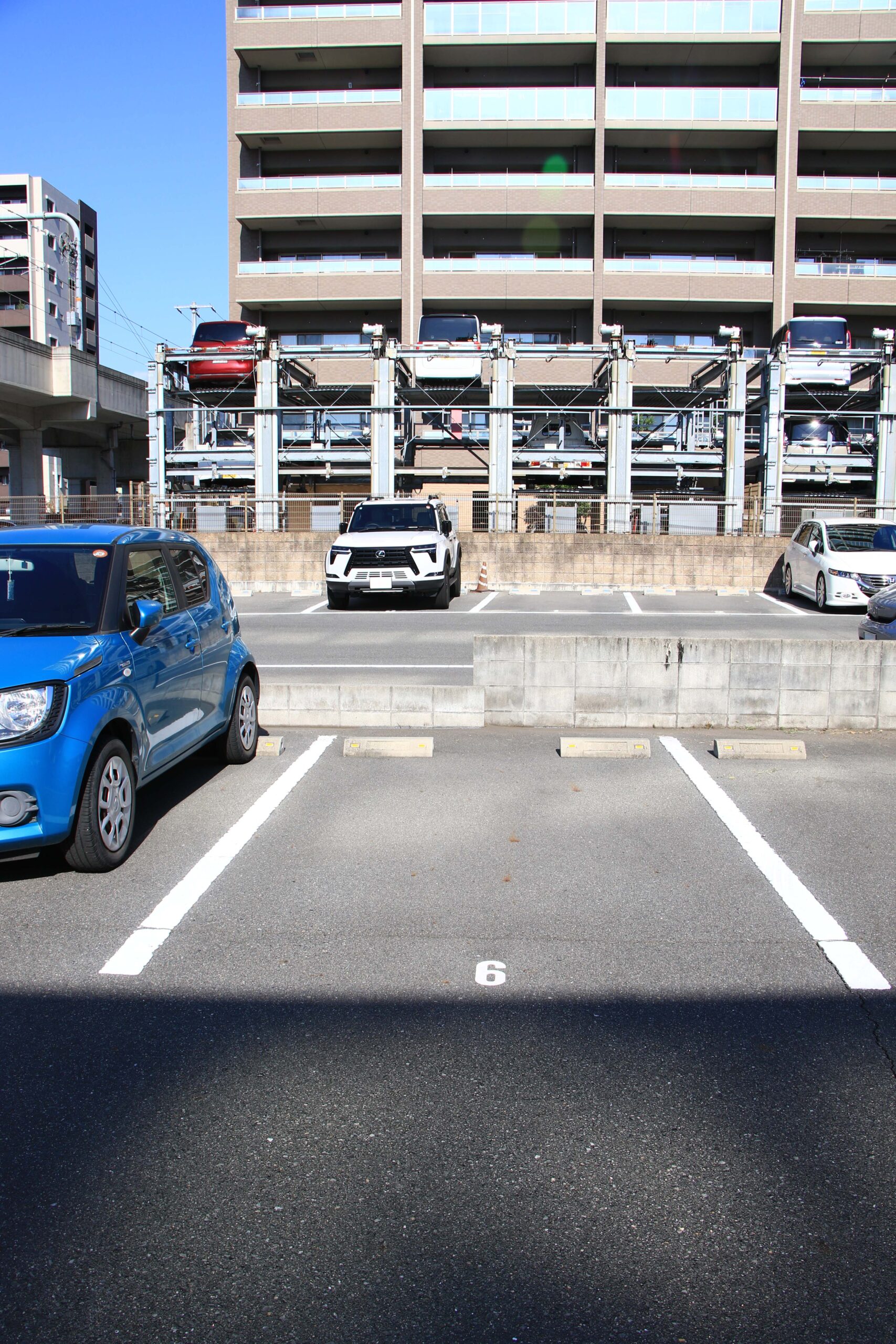 駐車番号　6　岡山市北区西古松1丁目　月極駐車場　大元駅から北に徒歩2分　近藤駐車場