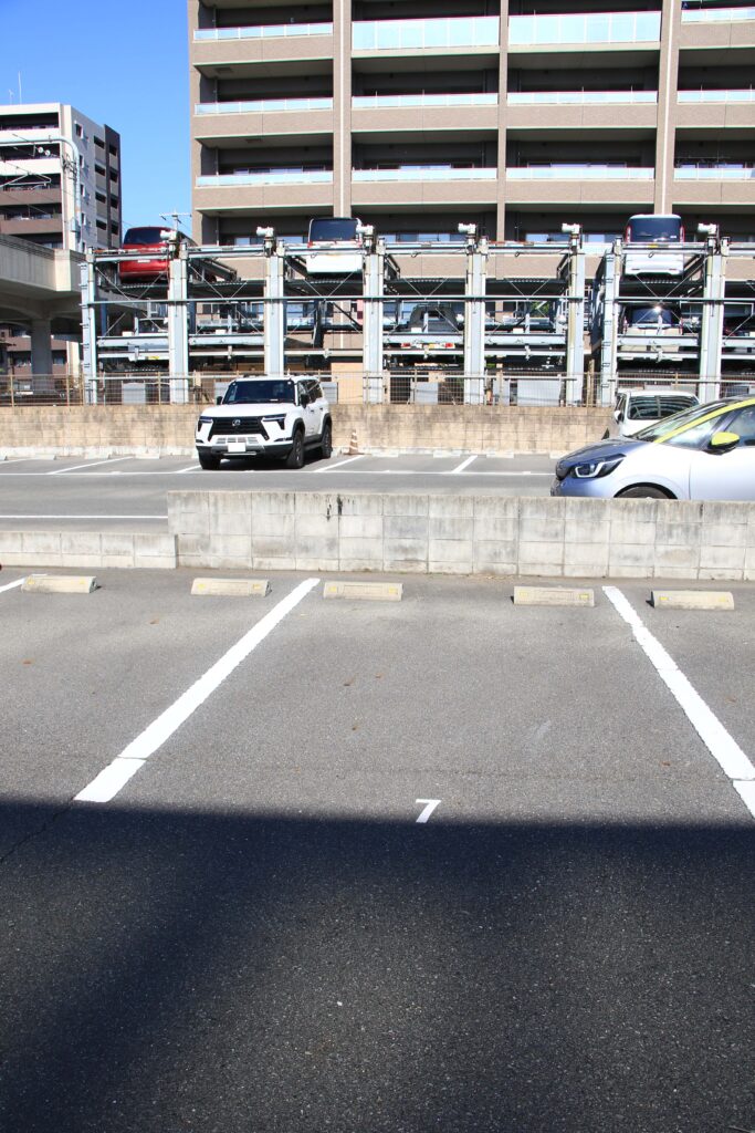 駐車番号　7　岡山市北区西古松1丁目　大元駅から北に徒歩2分　近藤駐車場