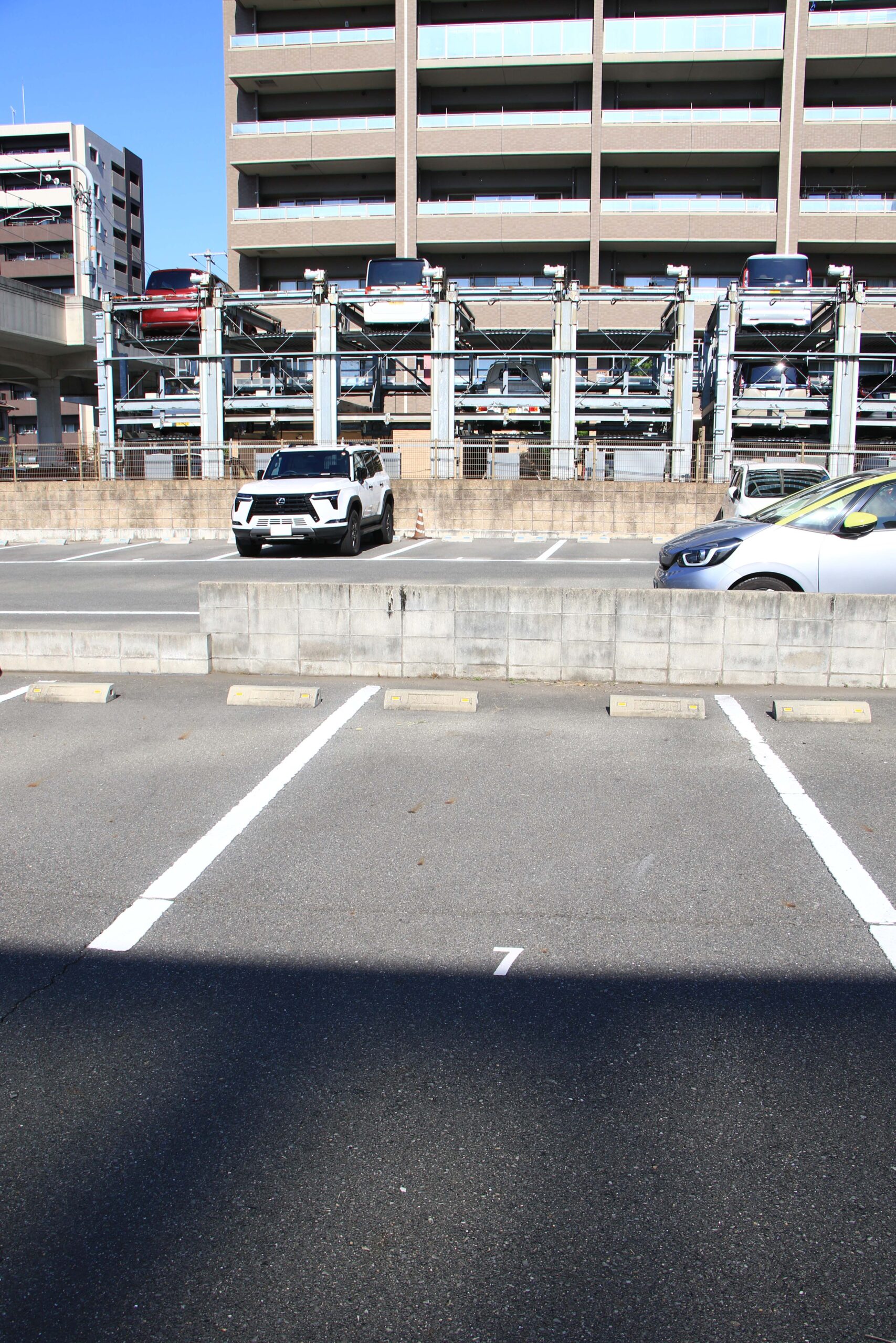 駐車番号　7　岡山市北区西古松1丁目　大元駅から北に徒歩2分　近藤駐車場