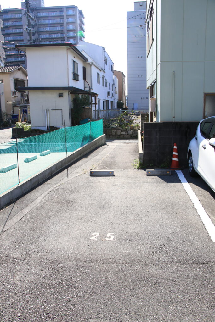 駐車番号　25　岡山市北区西古松　月極駐車場　大元駅から徒歩2分　近藤駐車場
